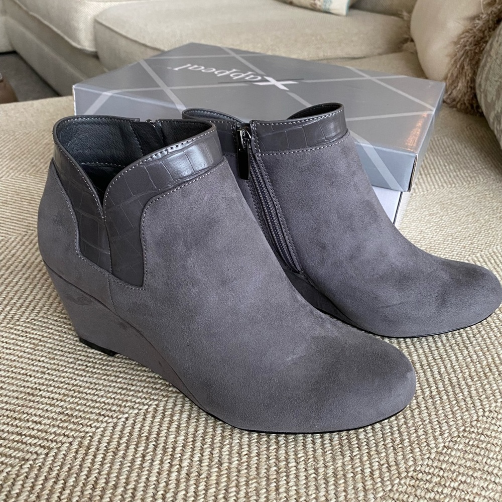 New in box Suede Wedge boot 8.5